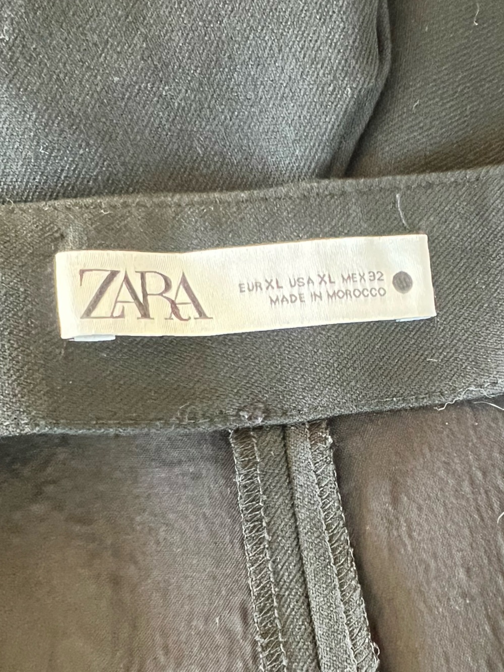Zara High-Waist Black Dress Shorts - Picture 3 of 3